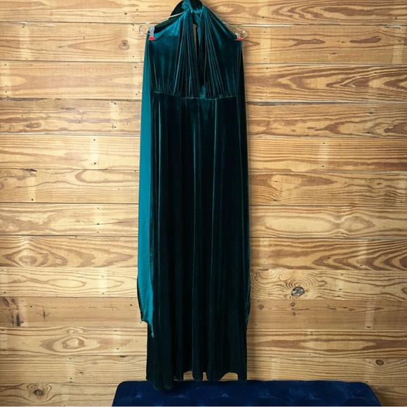 Revelry Dresses & Skirts - Revelry Emerald Green Velvet Halter Gown convertible top